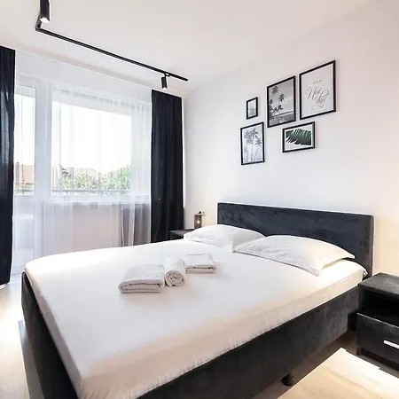 Leogrand On Svobody Avenue 6-8 Apartman *